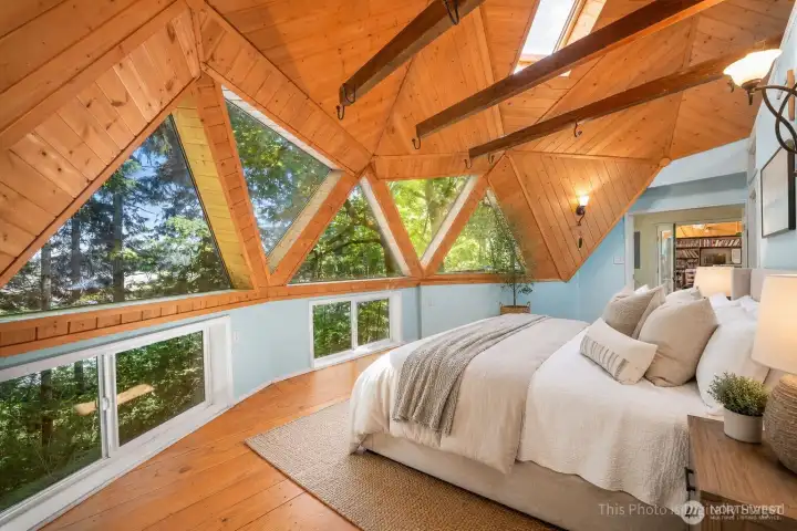 Lots of natural light. The entire primary suite is in the last third dome. Lots of natural light. The entire primary suite is in the last third dome.