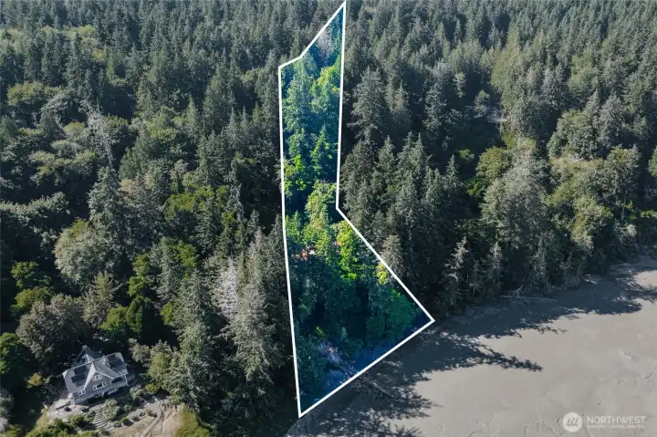 Approximate property lines - buyer to verify. Approximate property lines - buyer to verify.