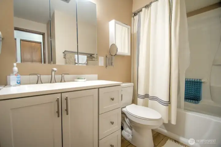 upstairs full bathroom