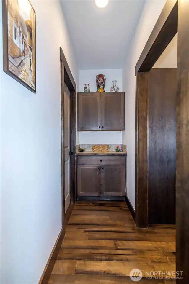 Nice " Butler Pantry" type of area off the kitchen.