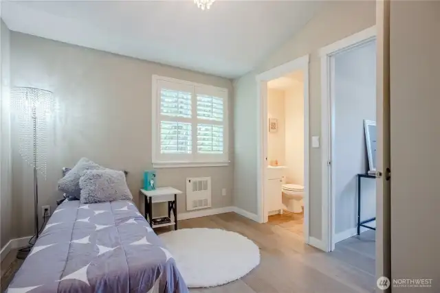 2nd bedroom