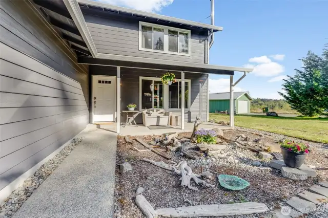 Low maintenance garden area as you approach the front door.