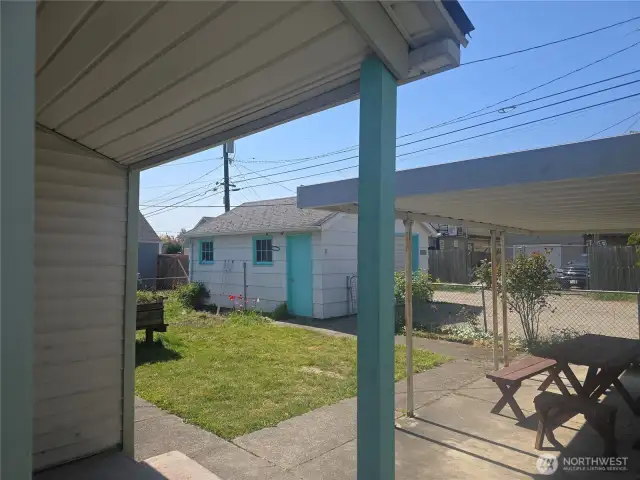 Back patioa and garage