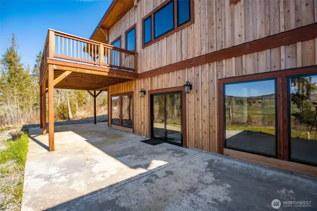 Slider to the Downstairs Fam room & 2 Bedrooms... potential MIL