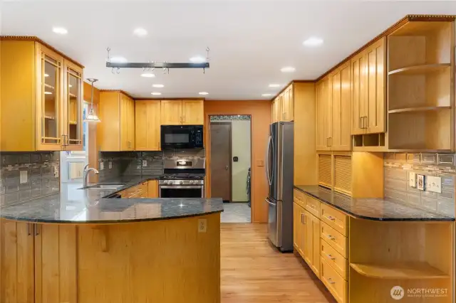 This beautiful kitchen has stylish, modern updates.