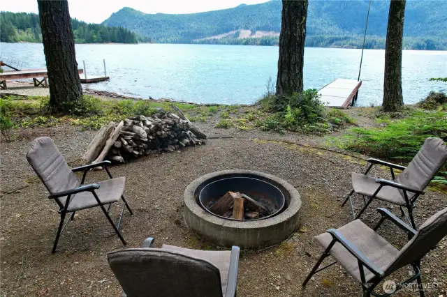 Peaceful evenings at the lake.