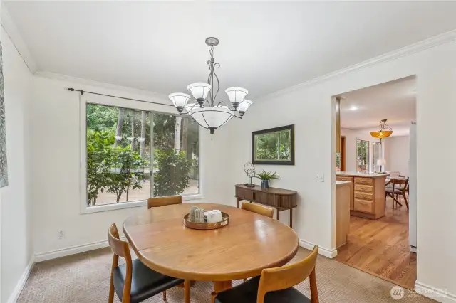Dining off kitchen & living room