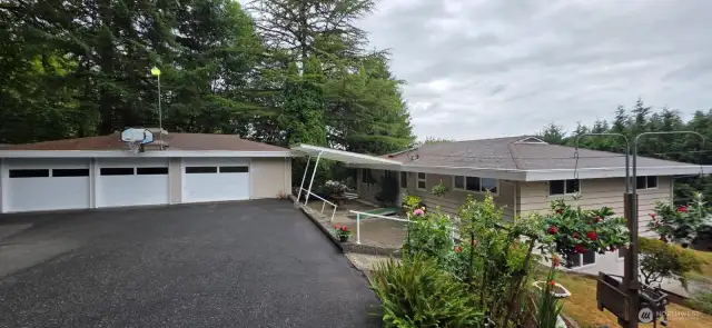So many opportunities here!! Mid-century 2420 sf home with 3-car garage on 2.67 acres has ample space for 2 additional homes according to the City.