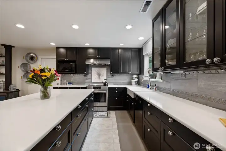 Tons of counter space!!