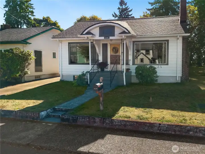 Welcome Home to 509 Bates St. SE in Tumwater WA.