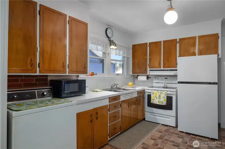 Another view of the kitchen.