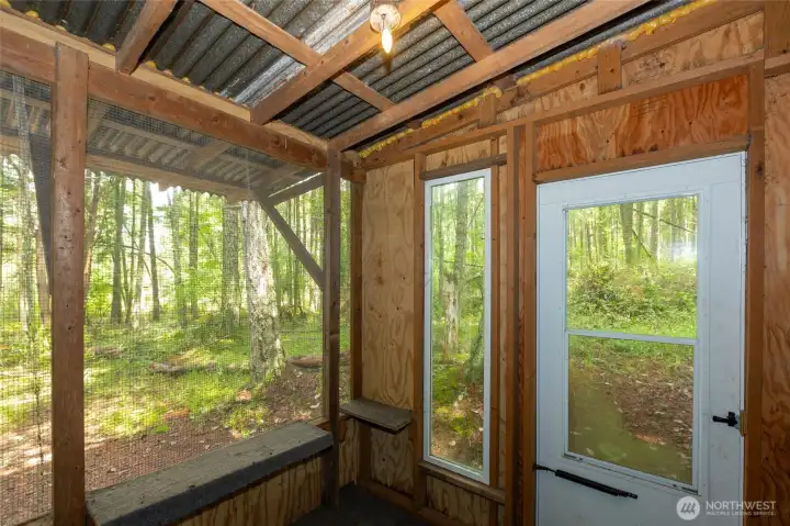 Screened patio off guest house