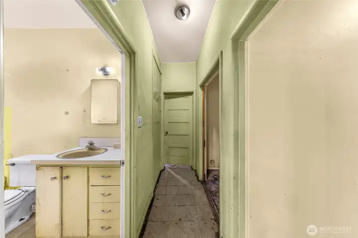 Hallway to bathroom, utility closet and bedroom