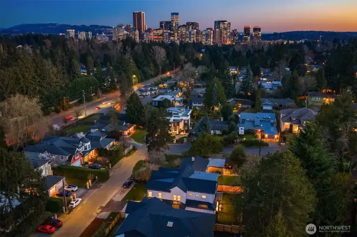 deally located minutes from downtown Bellevue, major freeways, and Bellevue Square, placing premier shopping, dining, and entertainment just moments away.