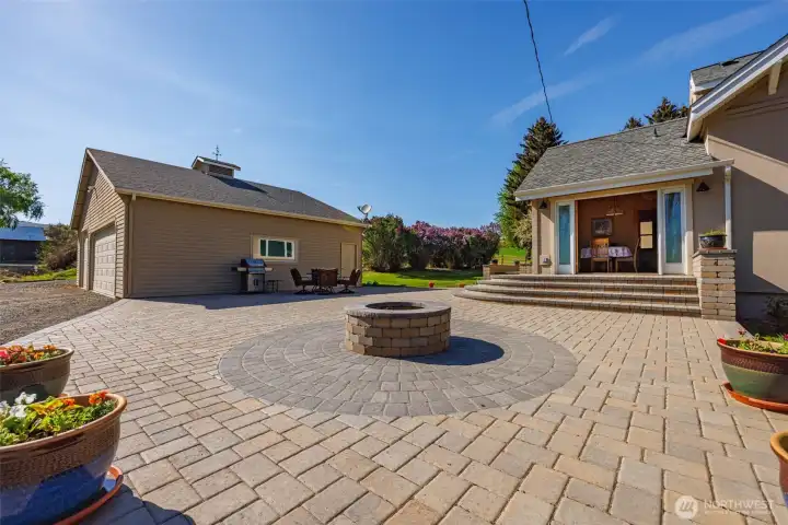 1600 square foot paver patio with fire pit! Great for entertaining.