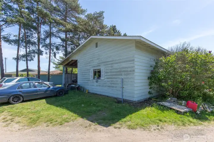 Large workshop and garage on the property!