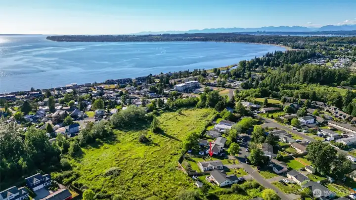 Walk to public beaches, restaurants, and more!
