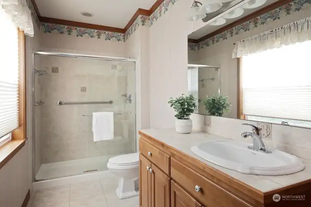 Guest bathroom.