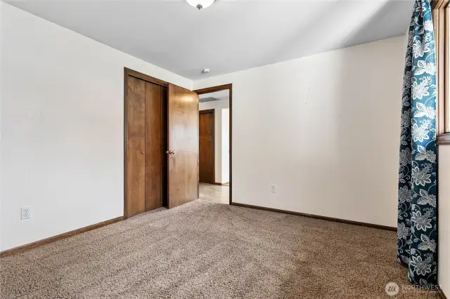 2nd bedroom just off front entry