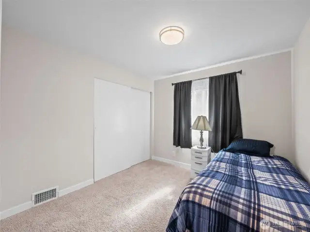 Middle Bedroom