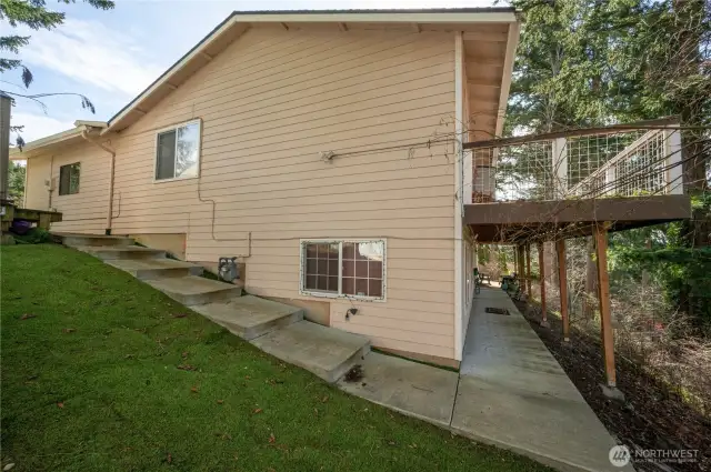 Side view concrete steps