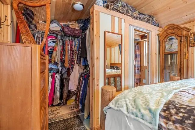 There is a nice closet.