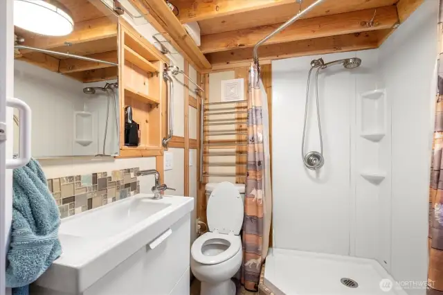 The convenience of a toilet & shower right inside the primary suite cabin.