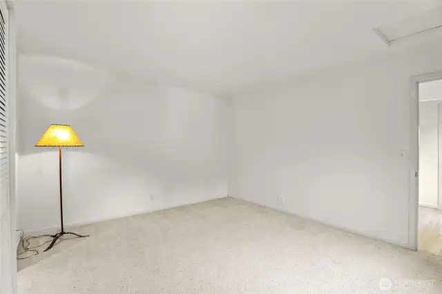 2nd bedroom