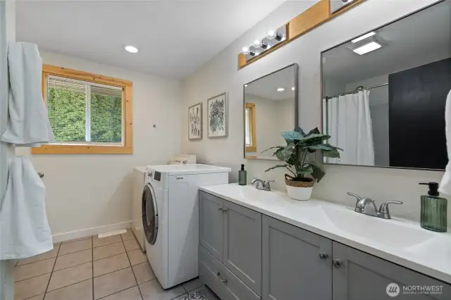 Large Main Floor Bathroom with wash/dry