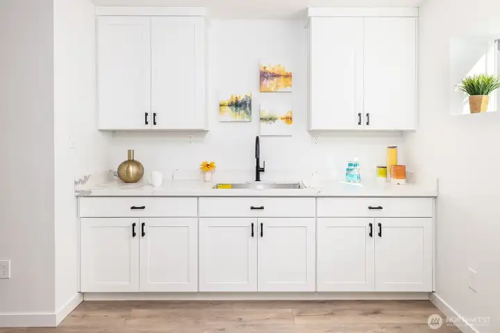 Wet bar, kitchen area in lower level daylight basement.