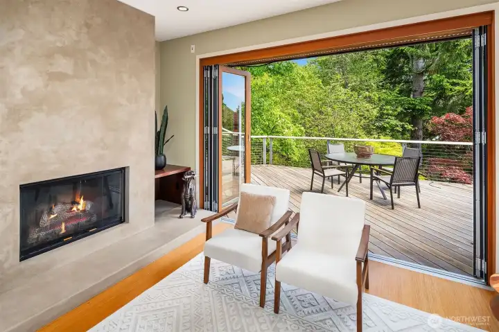 10.5' Nana Door in the family room opens to private deck