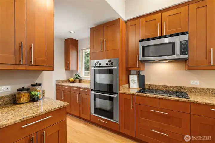 Double ovens and butlers pantry/ prep area