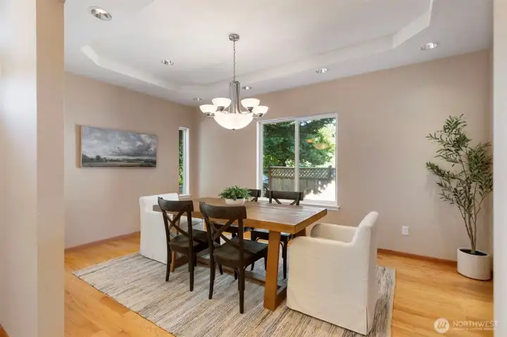 Formal dining room connected to kitchen via butlers pantry