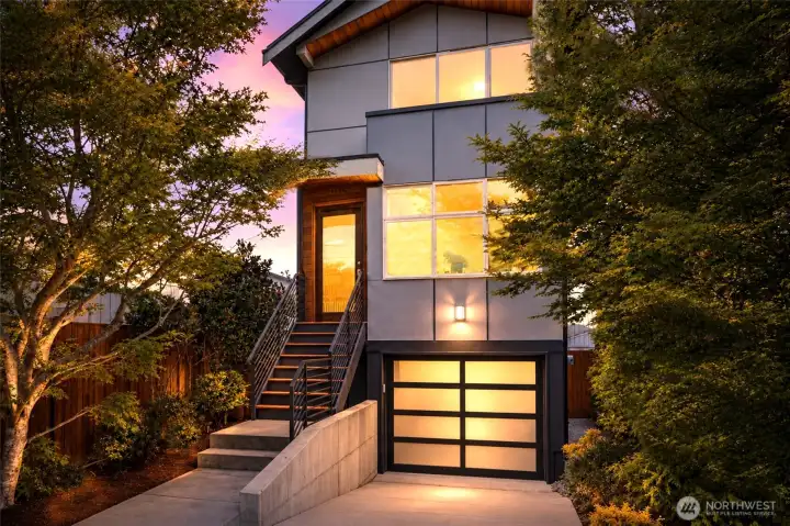 Welcome to this lovely standalone residence in Ballard!