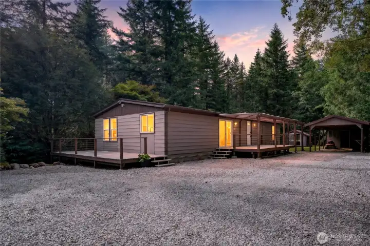 Brand new driveway, NEW Paint outside, Deck and railing and roof on covered deck all completely redone! Brand new driveway, NEW Paint outside, Deck and railing and roof on covered deck all completely redone!