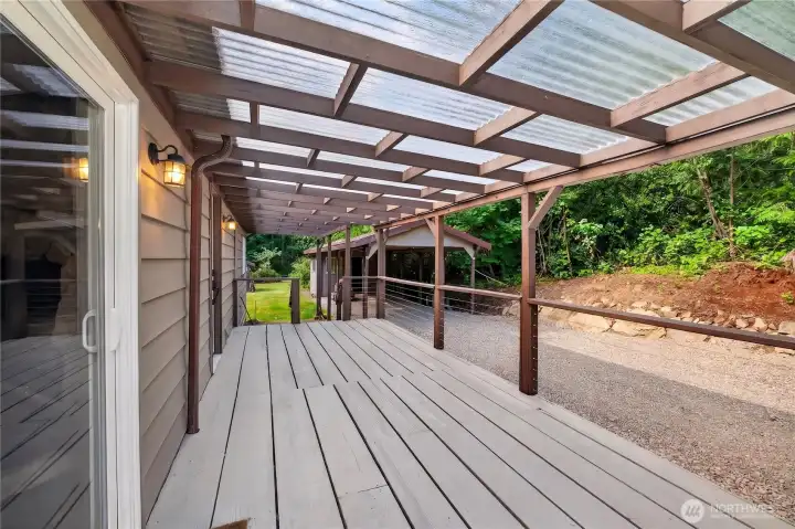 All new paint and new Deck Roof! All new paint and new Deck Roof!