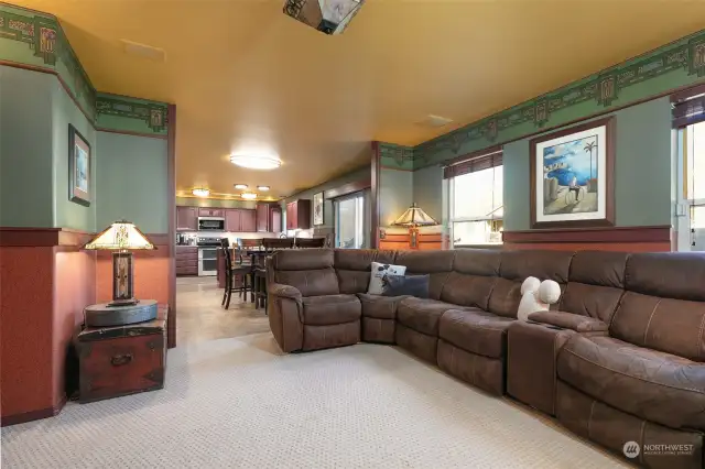 Great Flow between Family Room, Dining Area and Kitchen