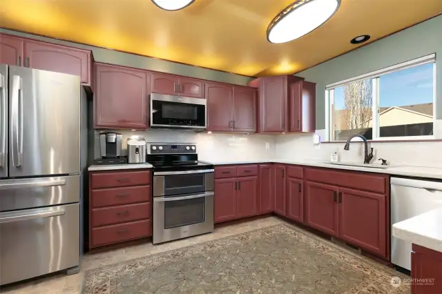 Spacious Kitchen - Abundant Work Space and Double Oven