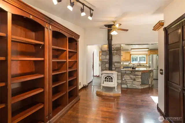 Unique space between the Kitchen and Formal Dining Room