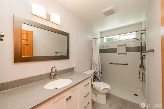 Bath next to BR2