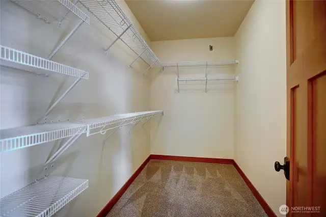 Walk-In Closet~