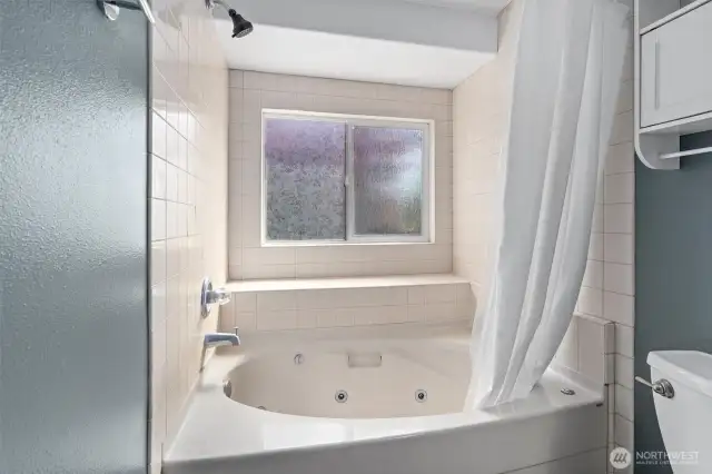 Remember to relax and unwind in the jetted tub!!!