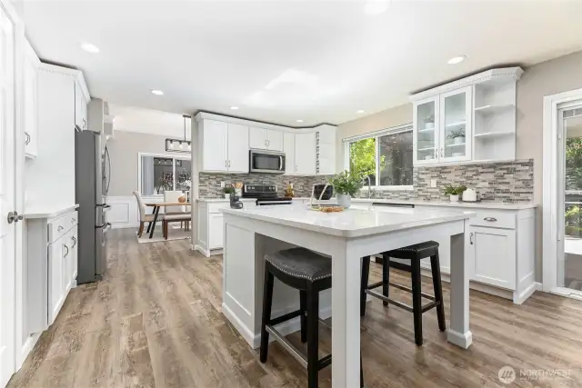 This amazing kitchen is light and bright, featuring sun-filled spaces, sleek finishes, and a layout that perfectly balances style and functionality.