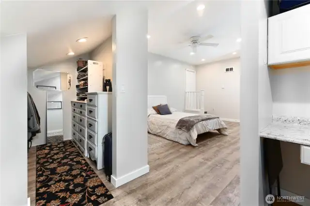 The detached garage/shop features a cozy bedroom, offering the perfect blend of comfort and convenience. Ideal for guests or multi-generational living, it provides a private and relaxing space.
