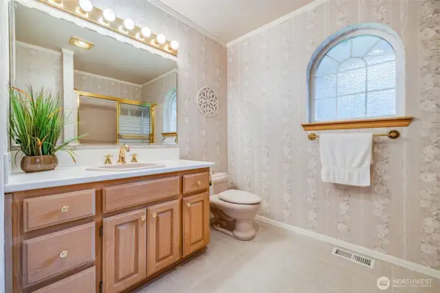 Guest bathroom.