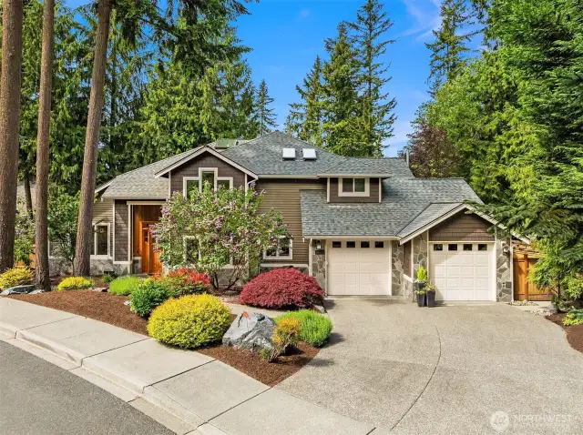 Welcome to the coveted Bridle Trails/South Rose Hill neighborhood and 12514 NE 65th Street in Kirkland