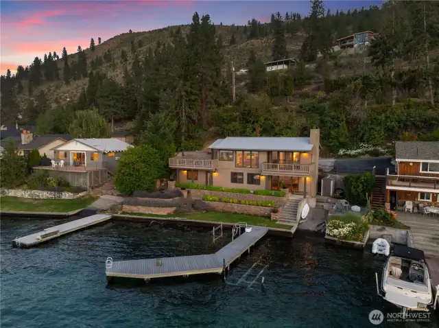 2 Homes 140' Bulkhead low-bank waterfront  on Sewer!