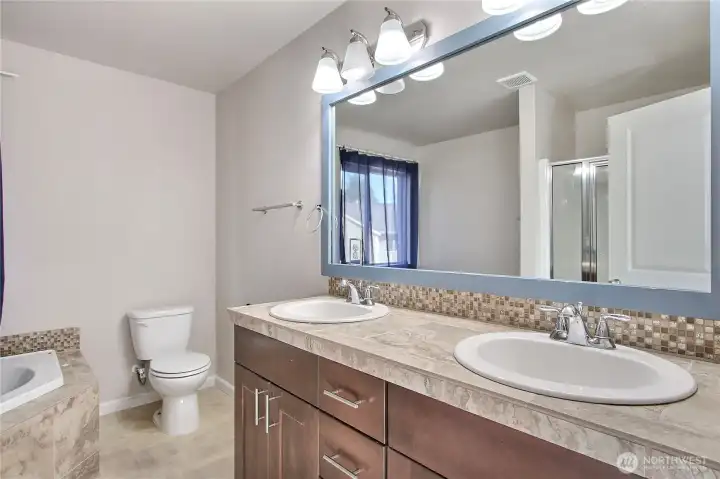 5pc Master bathroom