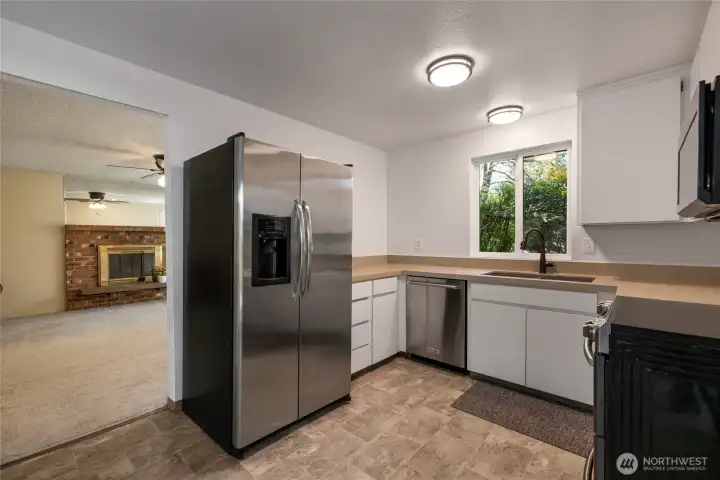 All new Stainless appliances stay!