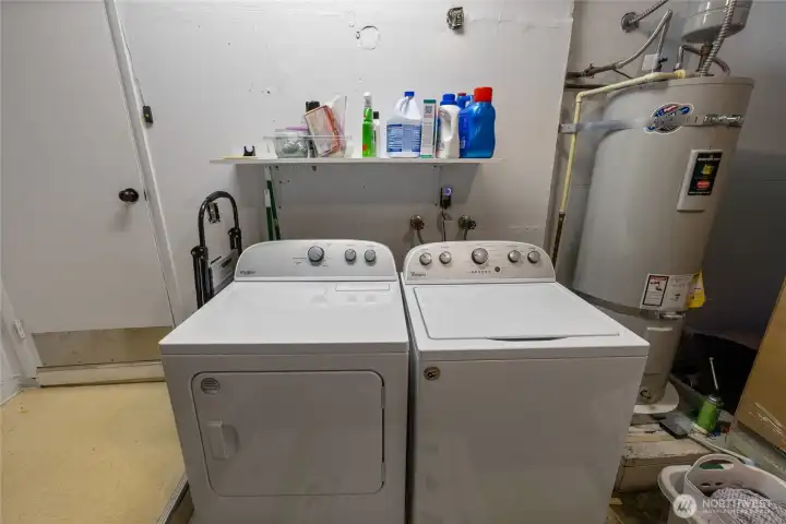 Washer and Dryer stay!